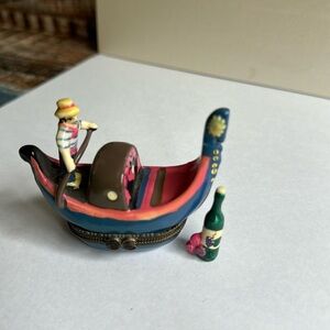 Trinket box with treasure